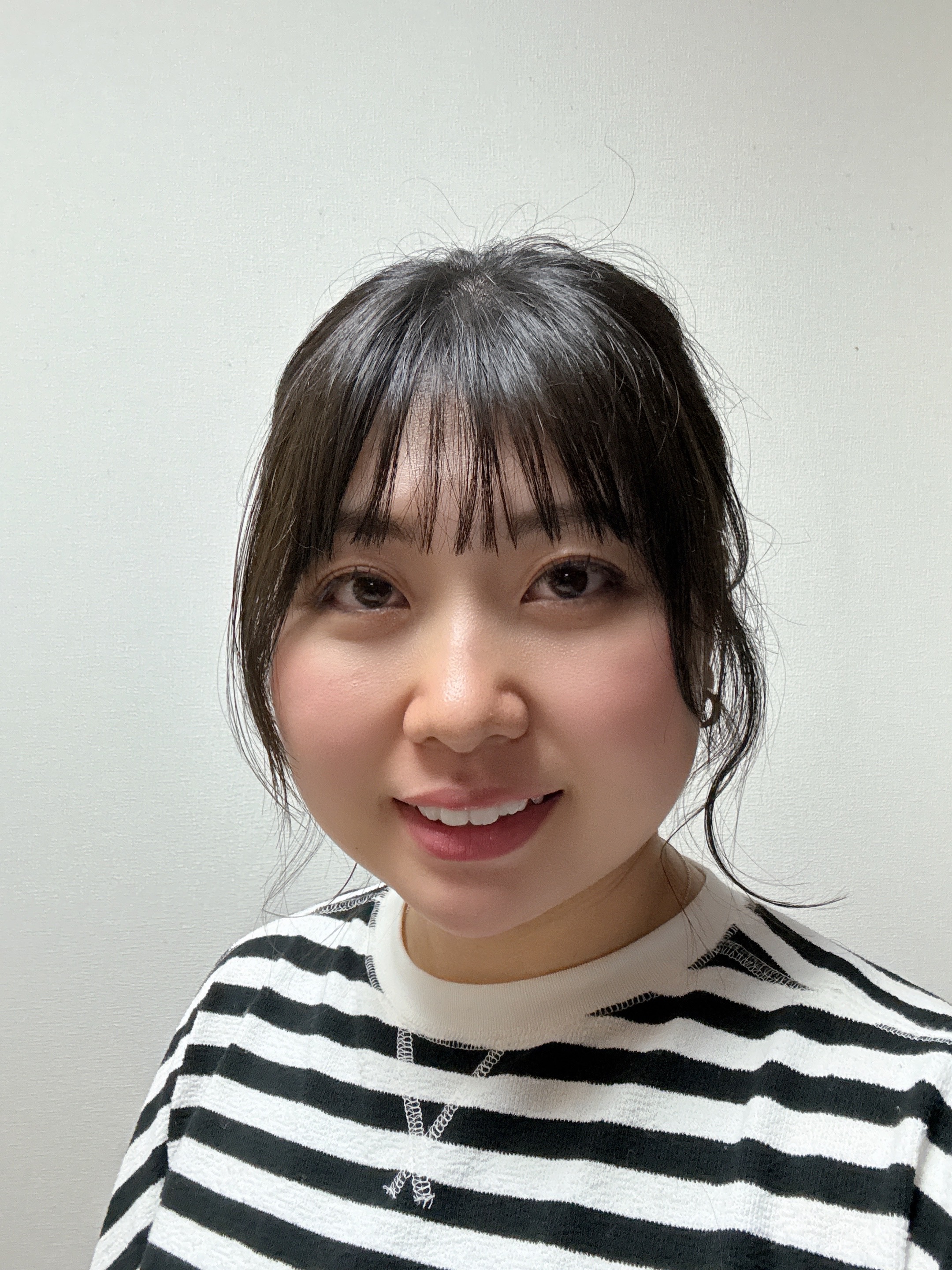 HIKINO KAORI引野香里(ひきのかおり)です。千葉を拠点に、美容師歴16年。
ヘアとまつげ、両方からあなたの“なりたい”を叶えるお手伝いをしています。


岩手県出身小3〜高3までの10年間は卓球部🏓
高校卒業後に千葉へ戻り、美容学校に通いながらサロンワークをスタート。
以来ずっと美容の世界にいて、気づけば16年が経ちました✨


現在は2児のママでもあり、毎日バタバタしながらも
「おしゃれを楽しみたいママ・女性たち」に寄り添える美容師を目指しています。


☕️ カフェ☕️ネイルが大好き
🛍休みの日はショッピングでリフレッシュ
🐶 トイプードル2匹とにぎやかな暮らし
🎶 推しはSnowMan（同担さん大歓迎です♡）


「自然に盛れるまつげ」「扱いやすいヘア」「おしゃれを楽しむ余裕」
そんな日常を届けられるように、丁寧なカウンセリングを大切にしています。